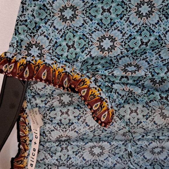 Alice&Olivia Julius Style bohemian print SzM blouse. Excellent condition - Picture 6 of 11